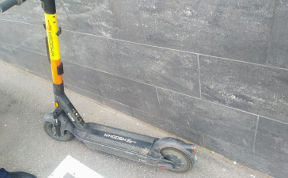 В Чебоксарах девушка на электросамокате попала под колеса иномарки