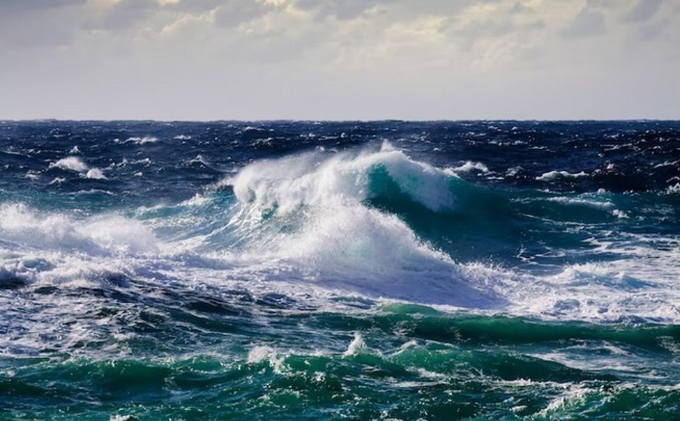 В Чувашии продолжаются поиски пассажиров перевернувшейся в шторм лодки