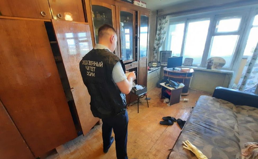 В подъезде чебоксарской многоэтажки обнаружили тело женщины