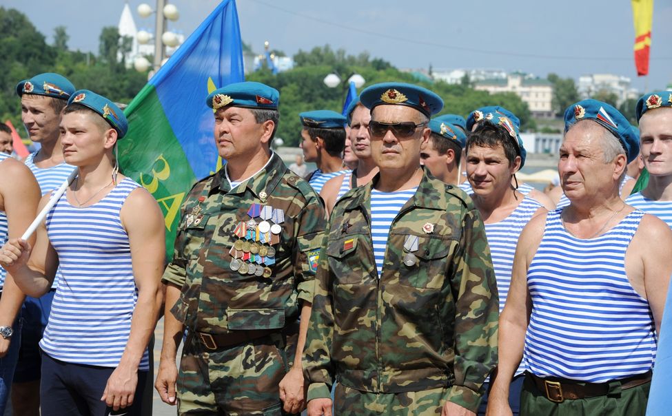 Глава Чувашии поздравляет с Днем Воздушно-десантных войск