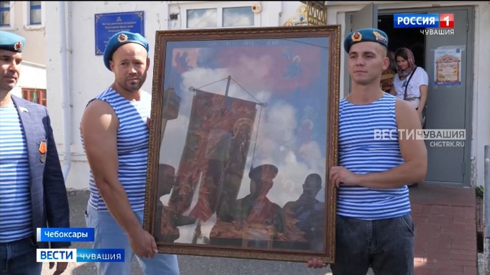 В Чебоксарах в День ВДВ десантники прошли Крестным ходом и отстояли молебен 