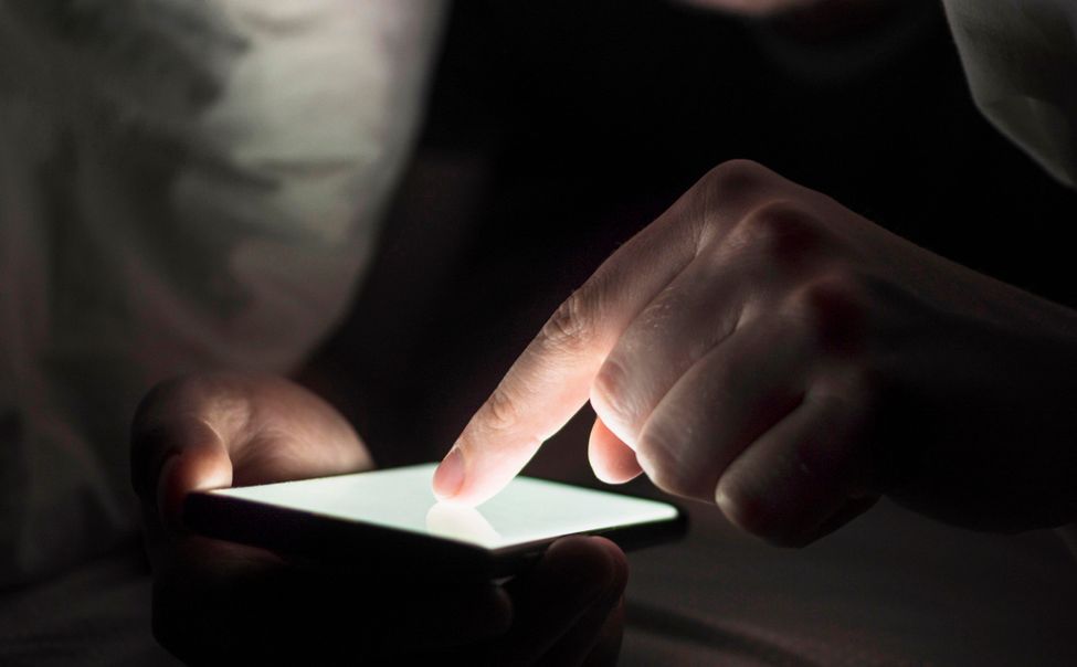 В Чебоксарах мужчина украл телефон у медработника 