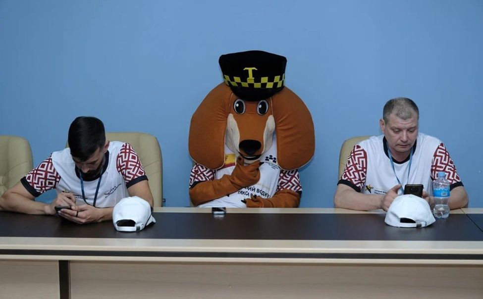 В Чебоксарах выбирают лучшего водителя такси в России