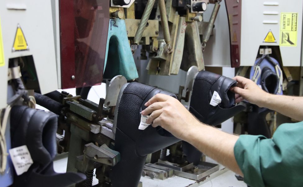 В чувашской колонии шьют берцы