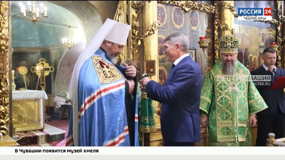 Олег Николаев наградил медалью ордена Владыку Савватия за заслуги перед Чувашией 