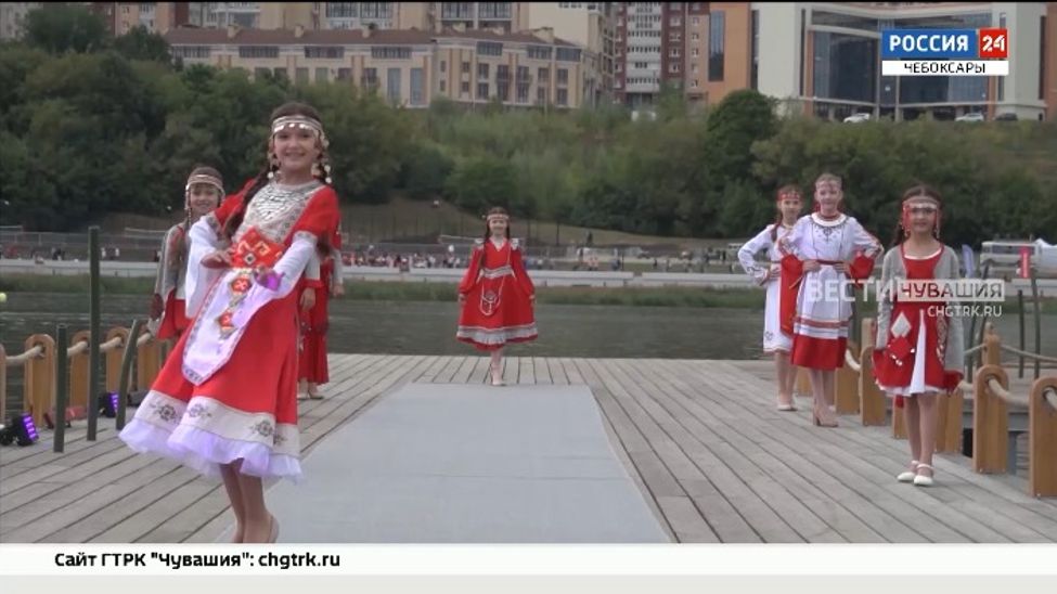 На набережной чебоксарского залива прошел показ мод