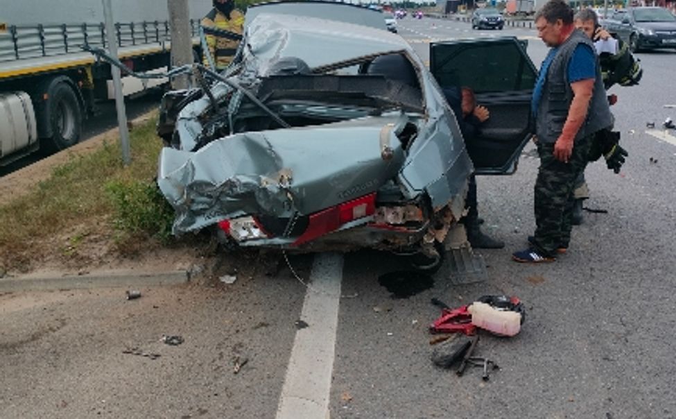 В Чувашии на трассе М-7 большегруз столкнулся с легковушкой  