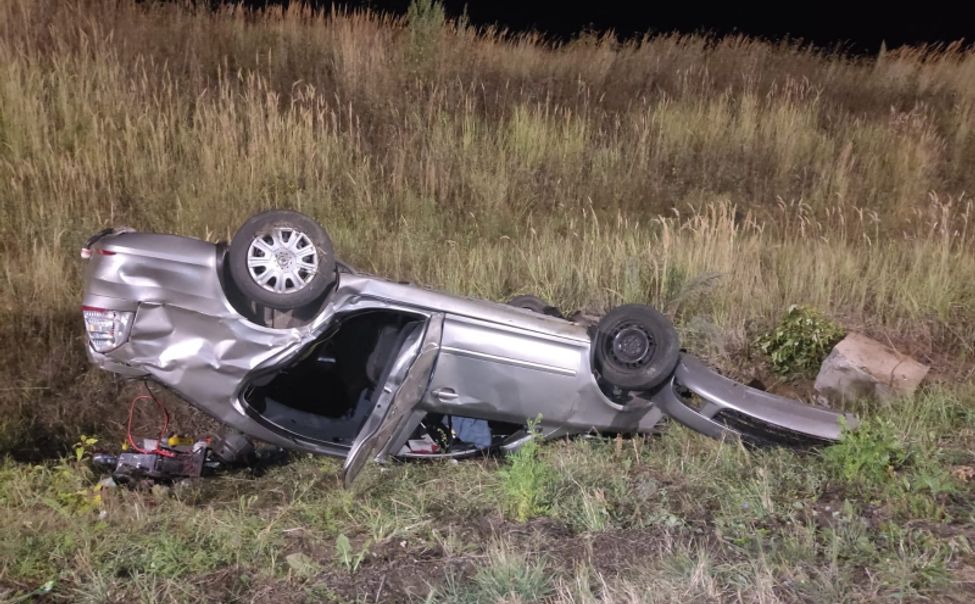 В Чувашии иномарка съехала в кювет и перевернулась 