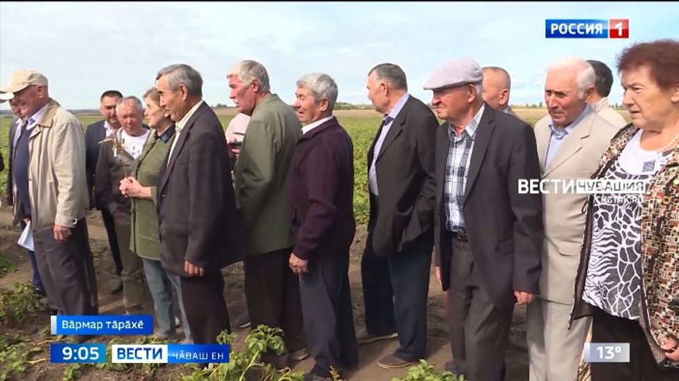 Агропромышленноҫ комплексӗн ветеранӗсем Вӑрмар тӑрӑхӗнчи ял хуҫалӑх аталанӑвӗпе паллашрӗҫ