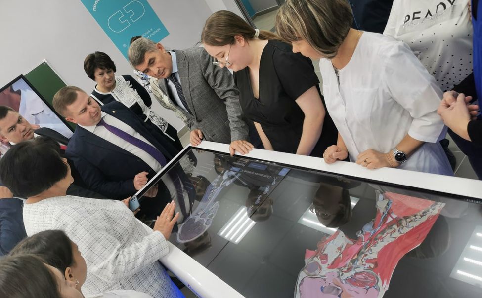 Чувашия первой в России начнет учить на водителя "скорой"