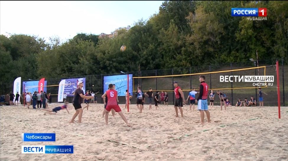На набережной чебоксарского залива открылась площадка для пляжного волейбола 
