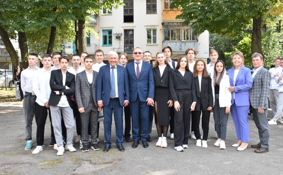 В Чебоксарах за парты сели 290 юных спортсменов