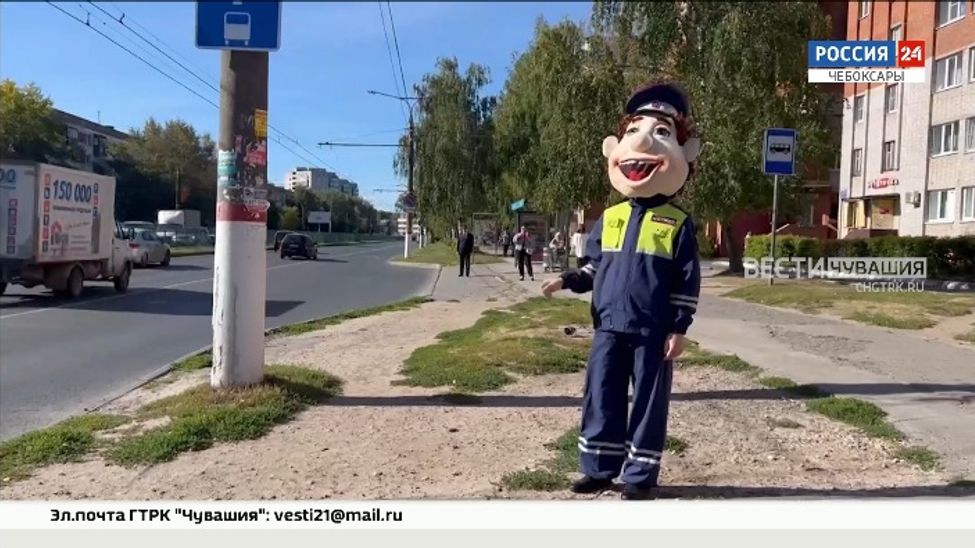 В Чебоксарах сотрудники ДПС и волонтеры дежурили возле каждой школы
