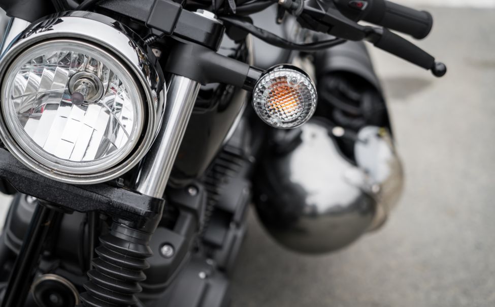 В Чебоксарах пьяный мотоциклист на бешеной скорости сбил девушку