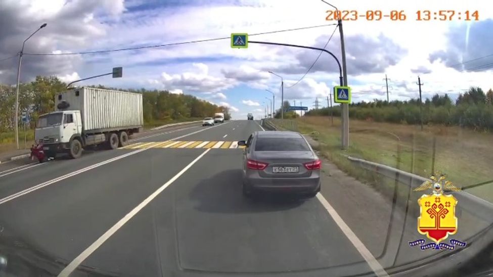 В Чувашии перебегавшую дорогу женщину насмерть сбил КамАЗ