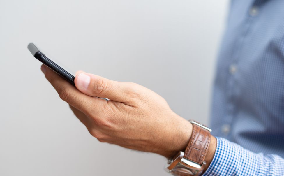 Жителя Чувашии при повторном переводе денег аферистам успели остановить полицейские