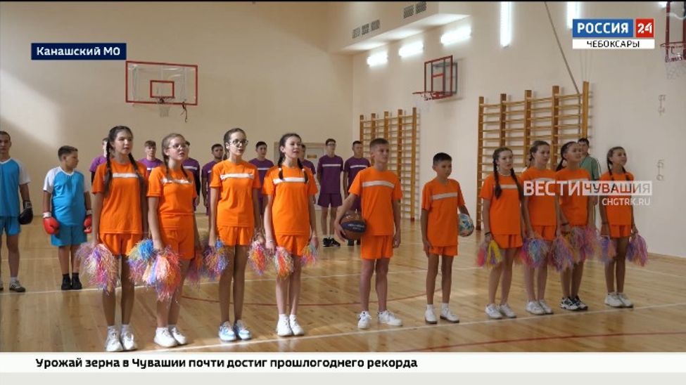 В школах Чувашии продолжают ремонтировать спортзалы