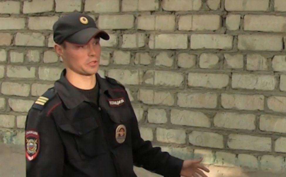 В Шумерле полицейский вынес из горящей квартиры мужчину