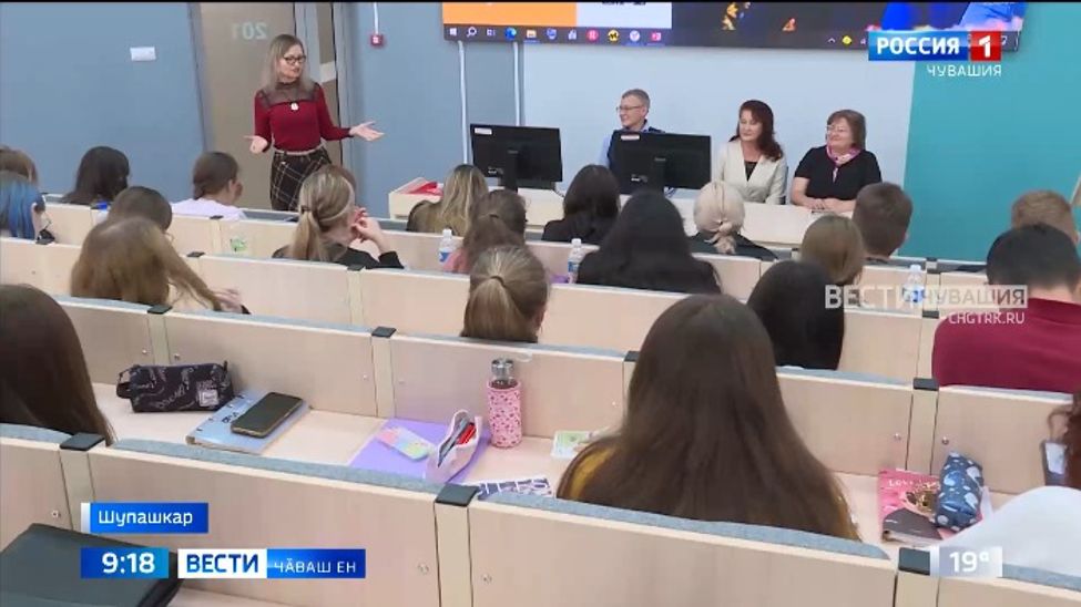 Леонид Лялькинӑн сумлӑ вӗренекенӗсене курсан, ӑна хӑйне палласа илме пулать