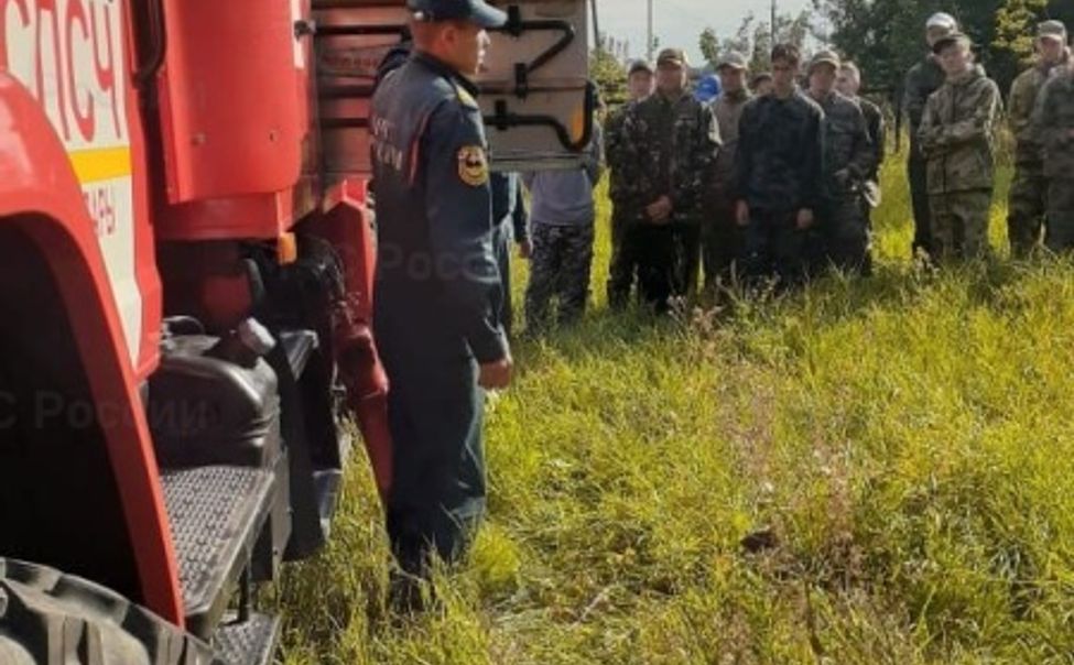 Чувашские спасатели провели занятие с участниками военно-спортивных сборов