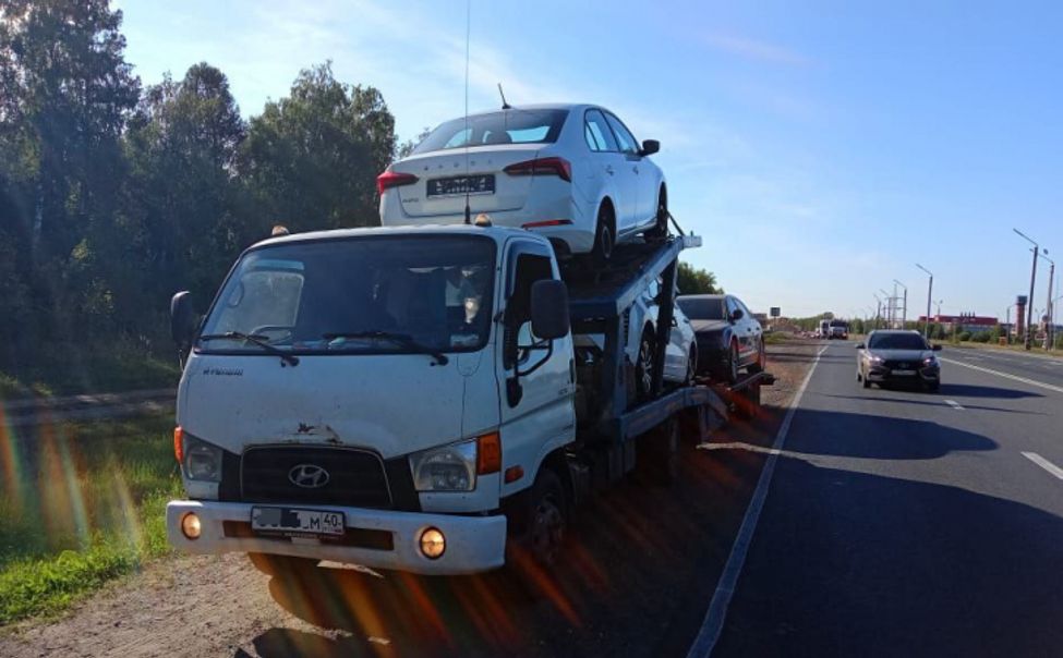 В Чувашии задержали эвакуатор с похищенными в Москве иномарками