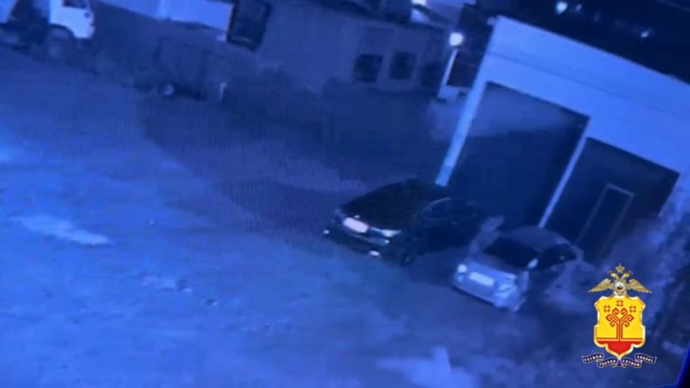 Полицейские поймали серийного вора, обокравшего автомобили в Батыревском округе