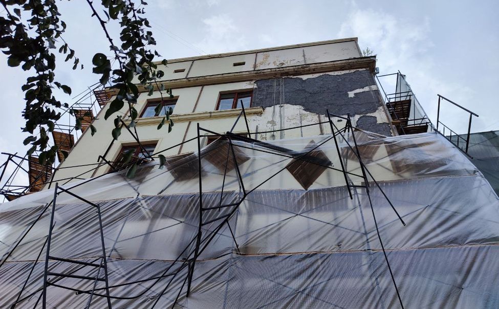 Минстрой Чувашии объяснил обрушение лесов на старом Доме правительства