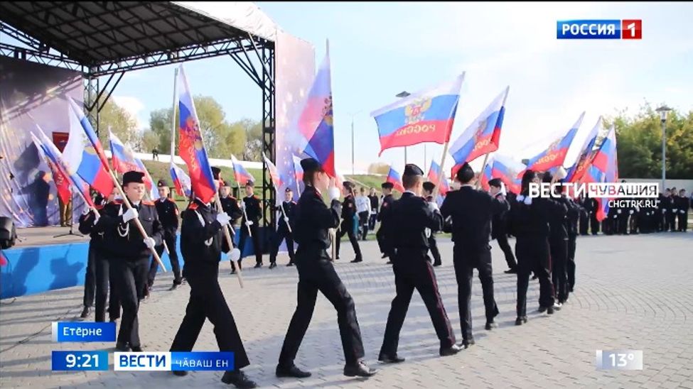 Туслӑхпа тӑван ҫӗршыва мухтакан юрӑсем итлесе хӗпӗртерӗҫ