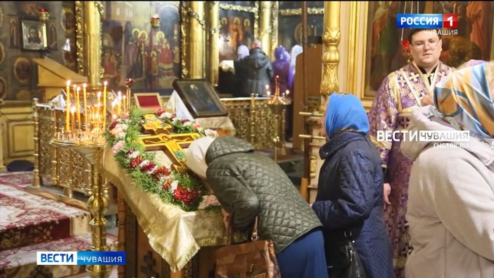 В православных храмах Чувашии отмечают Воздвижение Креста Господня