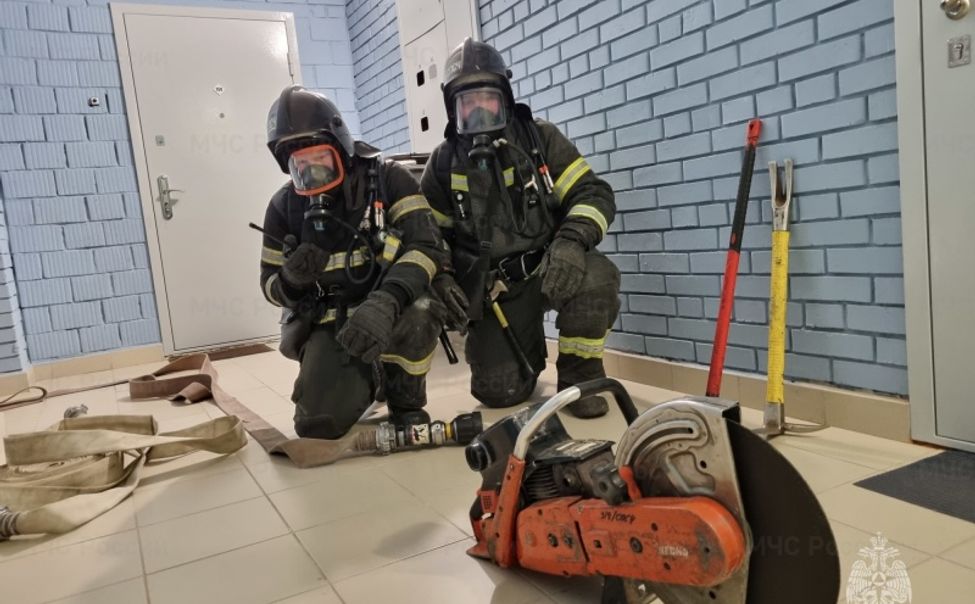 В Чебоксарах потушили условный пожар на 12 этаже жилого дома 