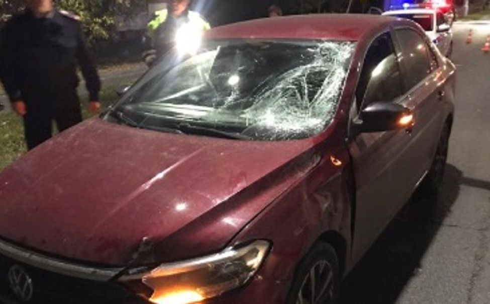 В Чебоксарах самокатчик попал под колеса автомобиля 