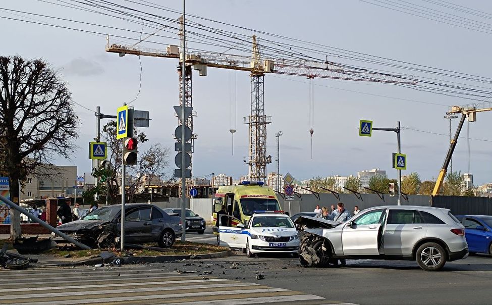 В центре Чебоксар столкнулись две иномарки. Пострадал годовалый ребенок