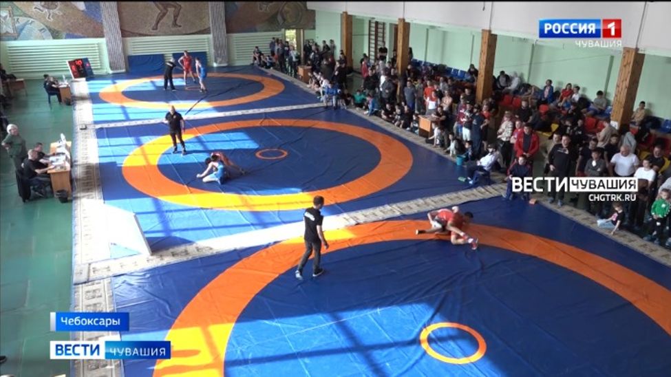 В Чебоксарах состоялись чемпионат и первенство города по вольной борьбе 
