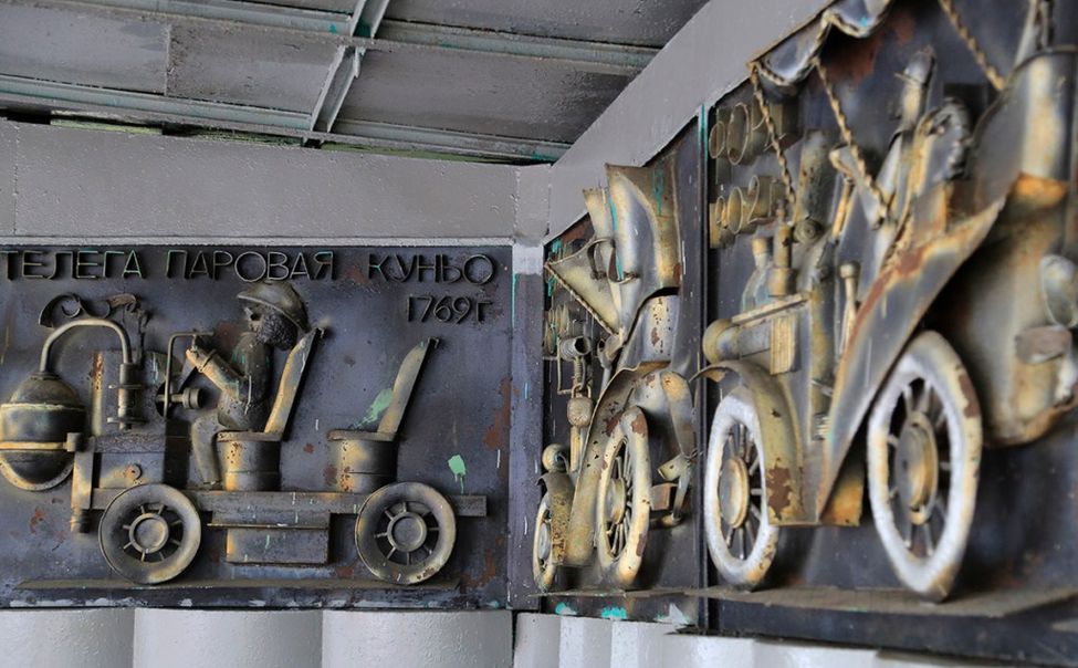 Чебоксарцы проголосовали за сохранение остановок с барельефами 