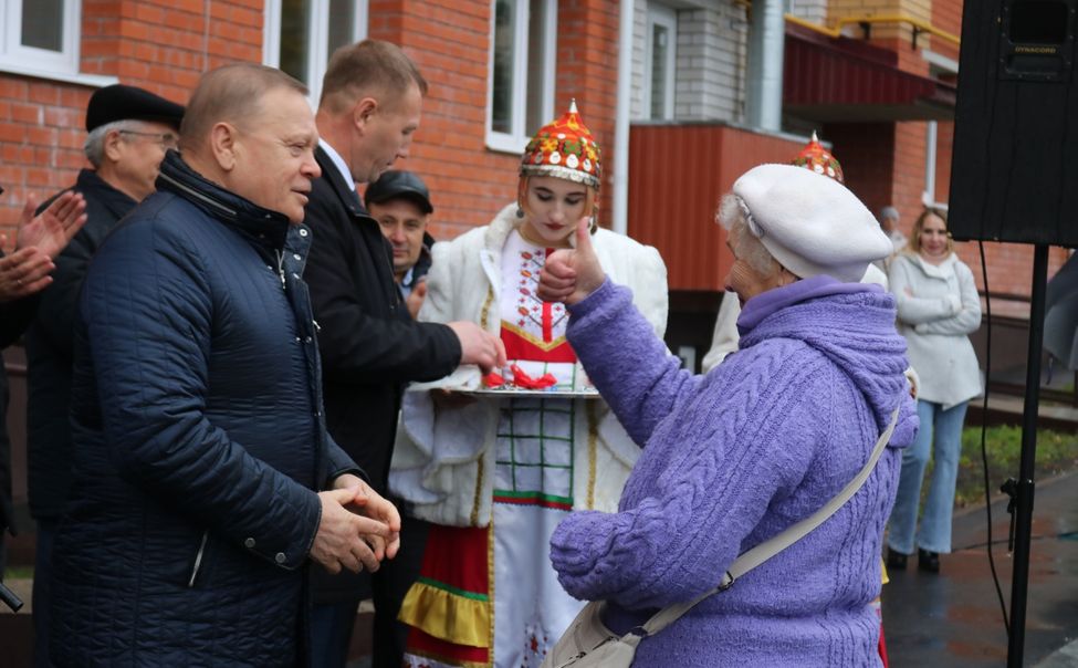 В Шумерле 41 семья переезжает из аварийного дома в новые квартиры