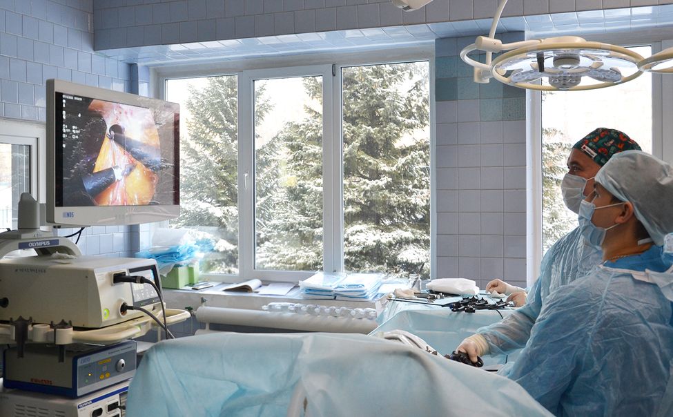 В Чувашии врачи удалили крупный коралловидный камень у пациента с аномалией почки 