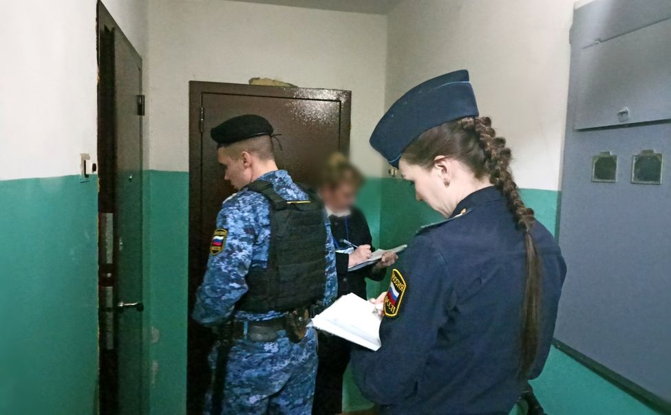 Жительницу Чувашии обязали демонтировать незаконную кладовку на лестничной клетке