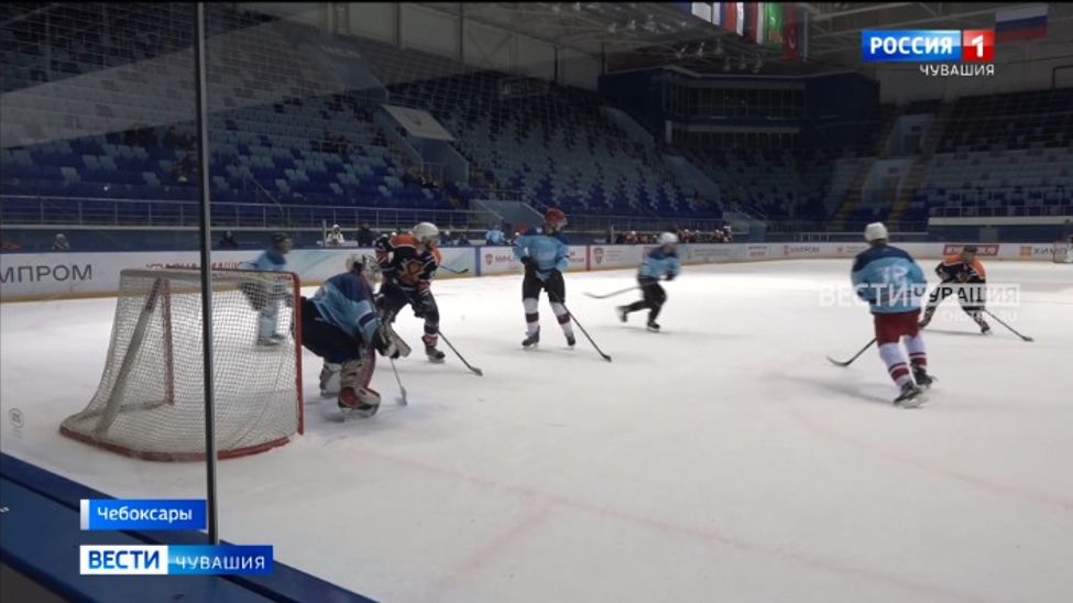 В Чебоксарах хоккеисты определяют обладателя Кубка “Амакс” 