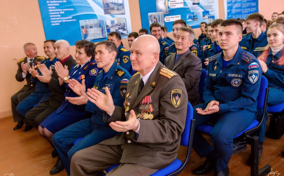 В Канаше состоялась торжественная церемония посвящения студентов в юные пожарные