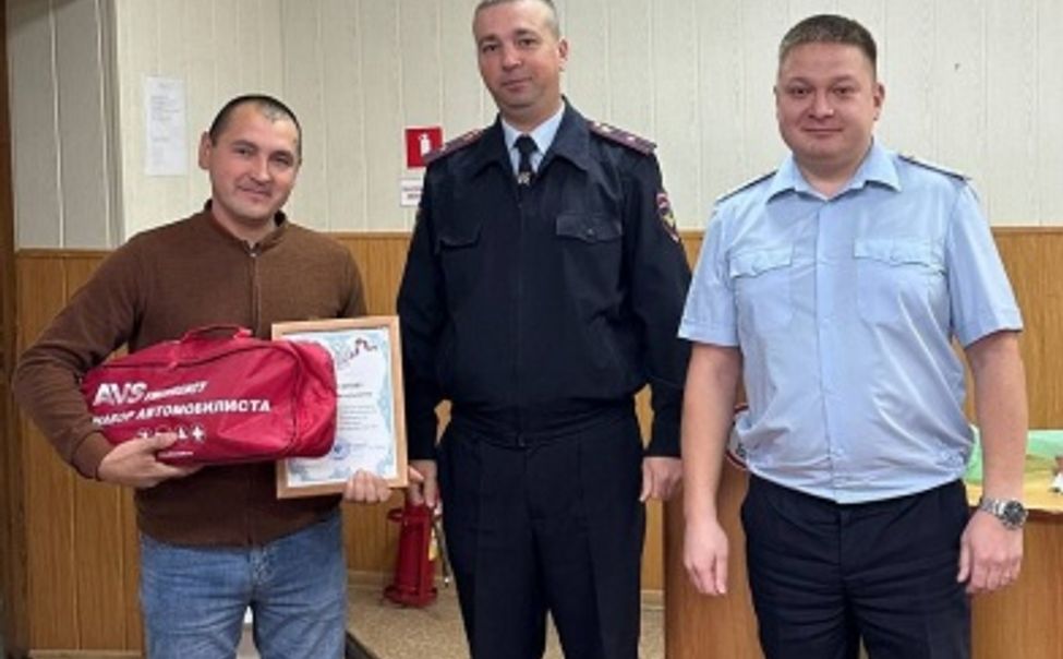 Полицейские поблагодарили жителя Чувашии, который помог задержать пьяного водителя