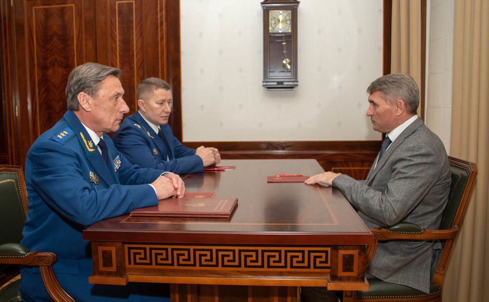 Главе Чувашии представили нового прокурора республики