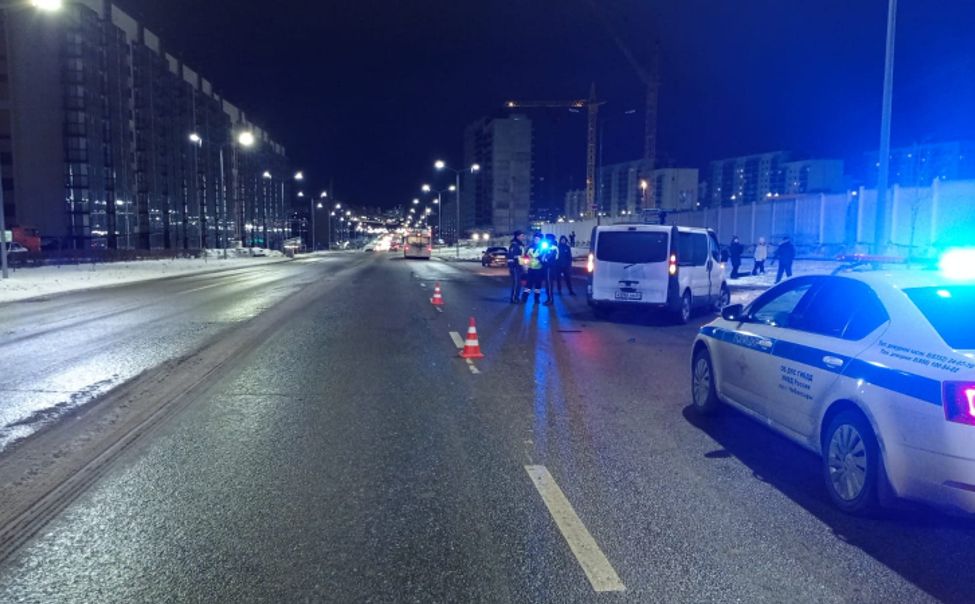 В Чебоксарах водитель микроавтобуса сбил школьницу