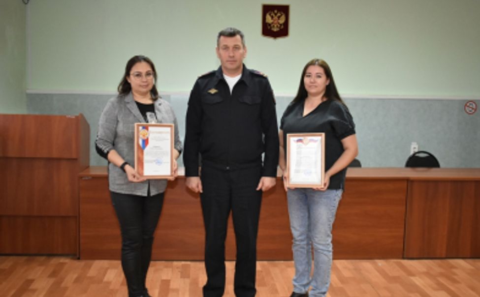 В Чувашии наградили торговых работников, убедивших женщину не переводить деньги на «безопасный» счет