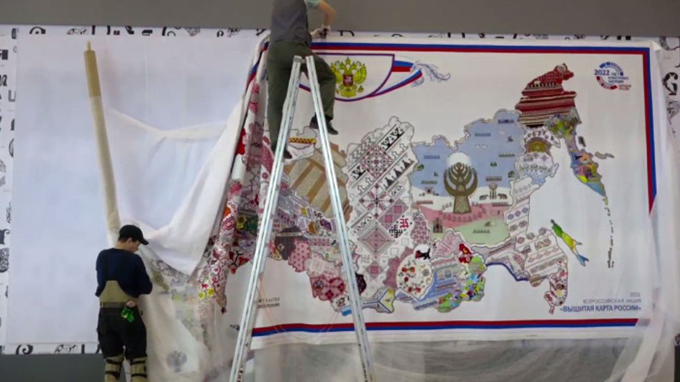 "Вышитую карту России" уже размещают в павильоне Чувашии на ВДНХ