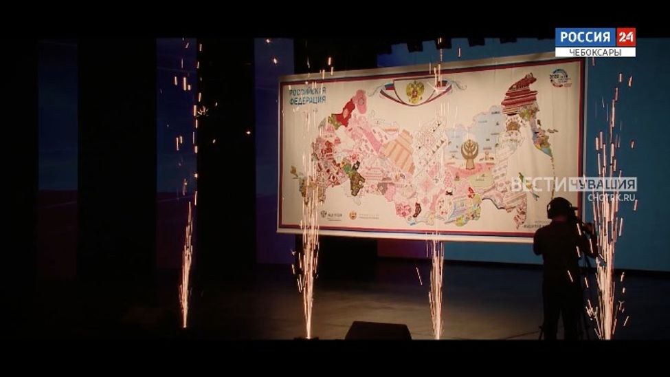 "Вышитая карта России" - экспонат выставки на ВДНХ