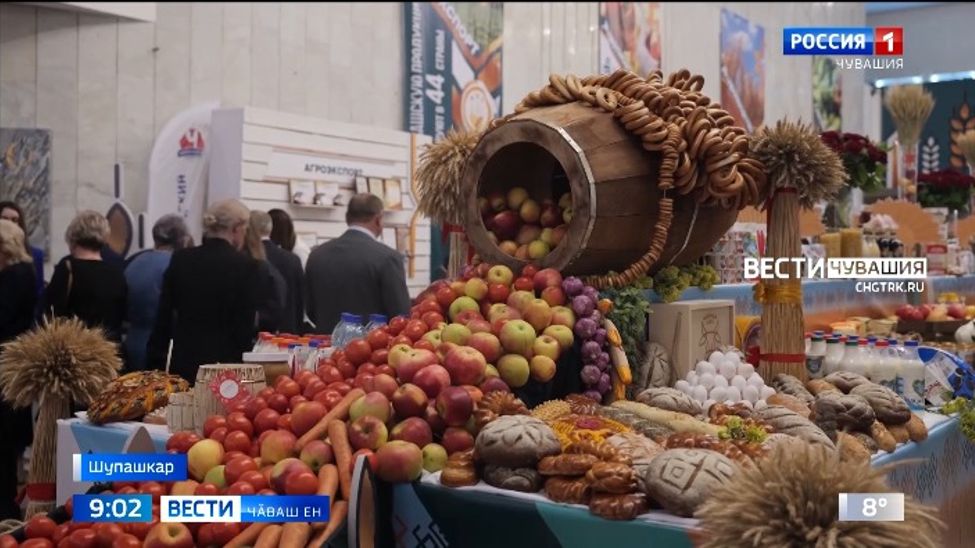 Ял хуҫалӑхӗнче тата тирпейлекен промышленноҫра тӑрӑшакансем уяв кӗрекинче савӑнчӗҫ 