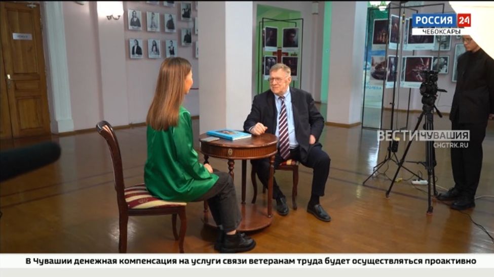О родных, об отце, психиатрии, литературе и современных героях - в программе "Вести. Интервью" с Алексеем Камповым-Полевым