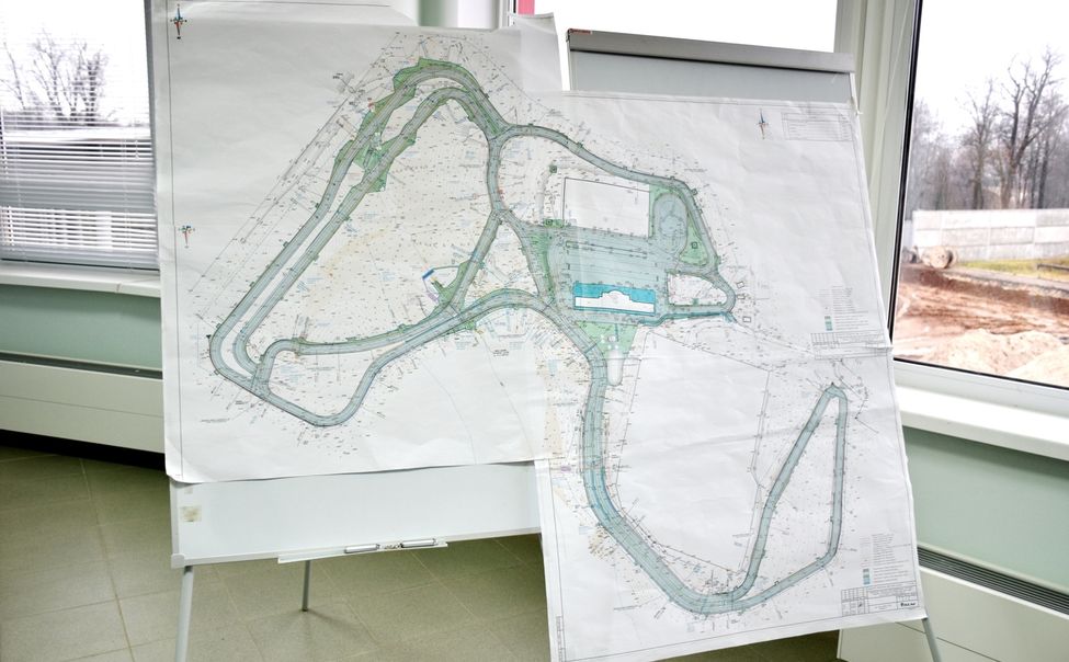 В Чебоксарах продолжается строительство лыжероллерной трассы