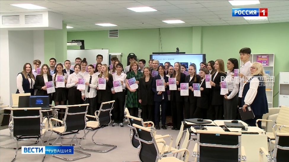 Чебоксарским школьникам рассказали, чем полезны мессенджеры 