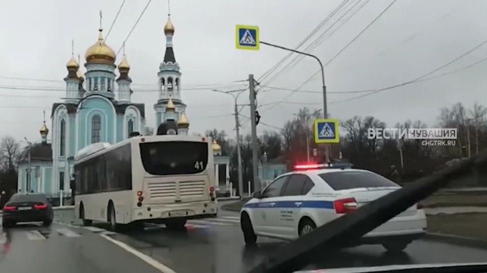 В Чебоксарах водитель автобуса сбил школьника  